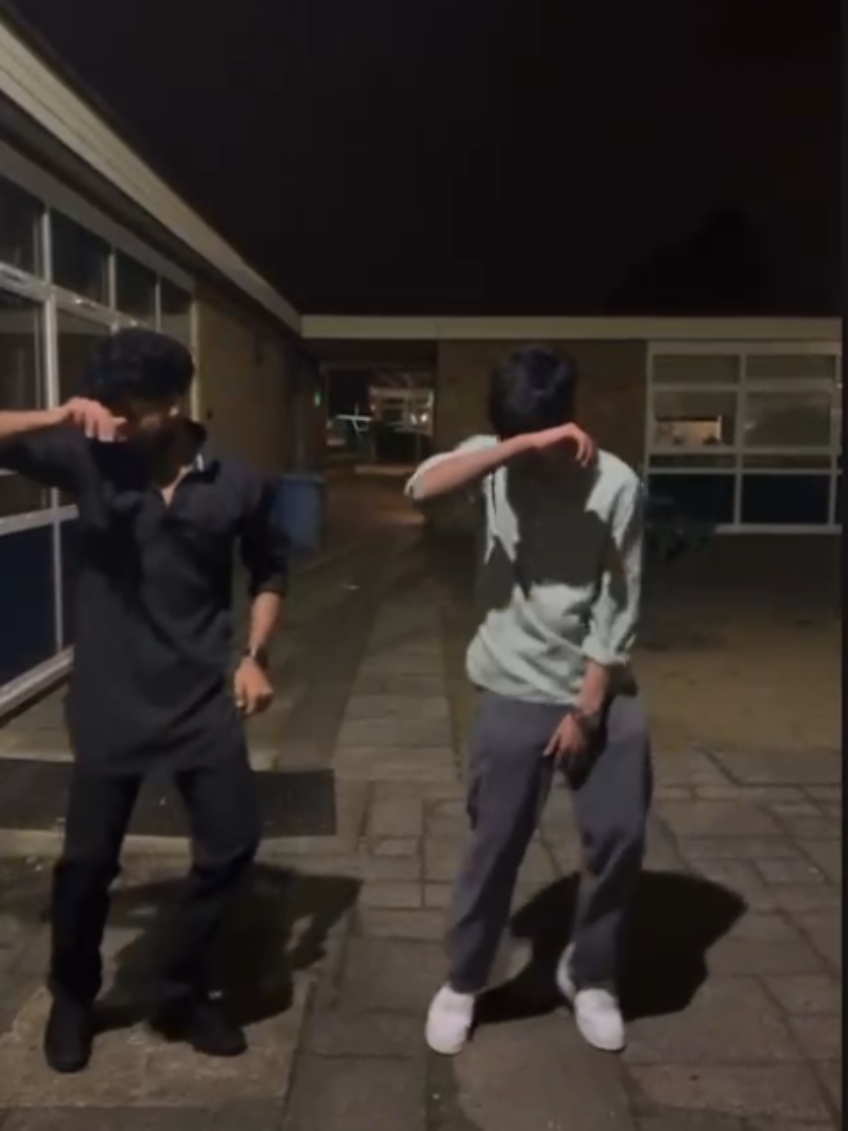 Bollywood typa shi 🇮🇳 #fyp #bollywoodsong #tutorial #desis #indiantiktok #dancechallenge #choreograph #srkfan #srk #mallu #blowup? 