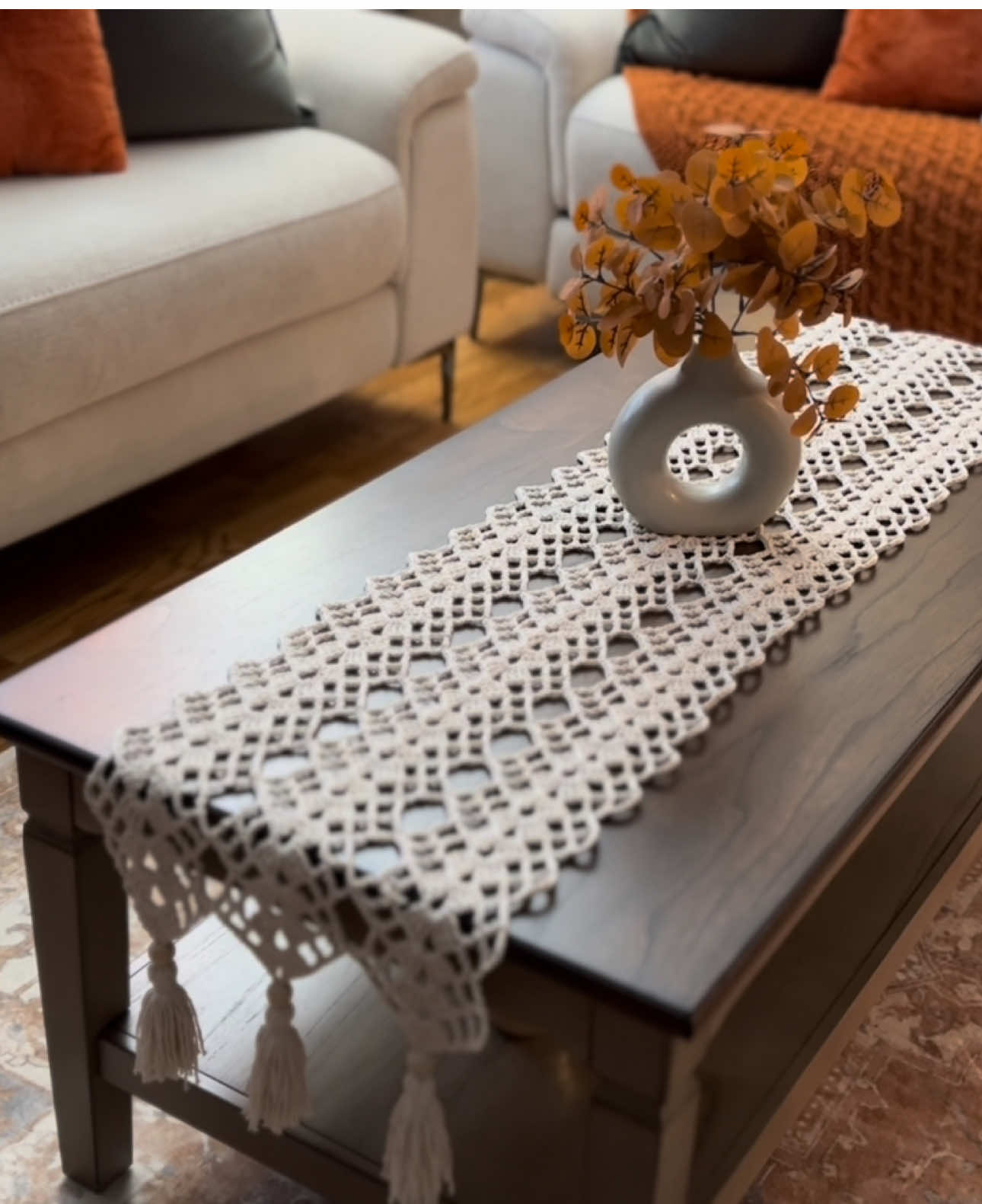 Table runner tutorial part 1. Yarn bee braided (Hobby Lobby) 4 mm hook  2 mm cotton /polyester karışık ip (İp markası yarn bee braided Amerika da Hobby Lobby mağazasından alıyorum) 4 mm tığ #knit #crochet #croche #crochettutorial #tablerunner 