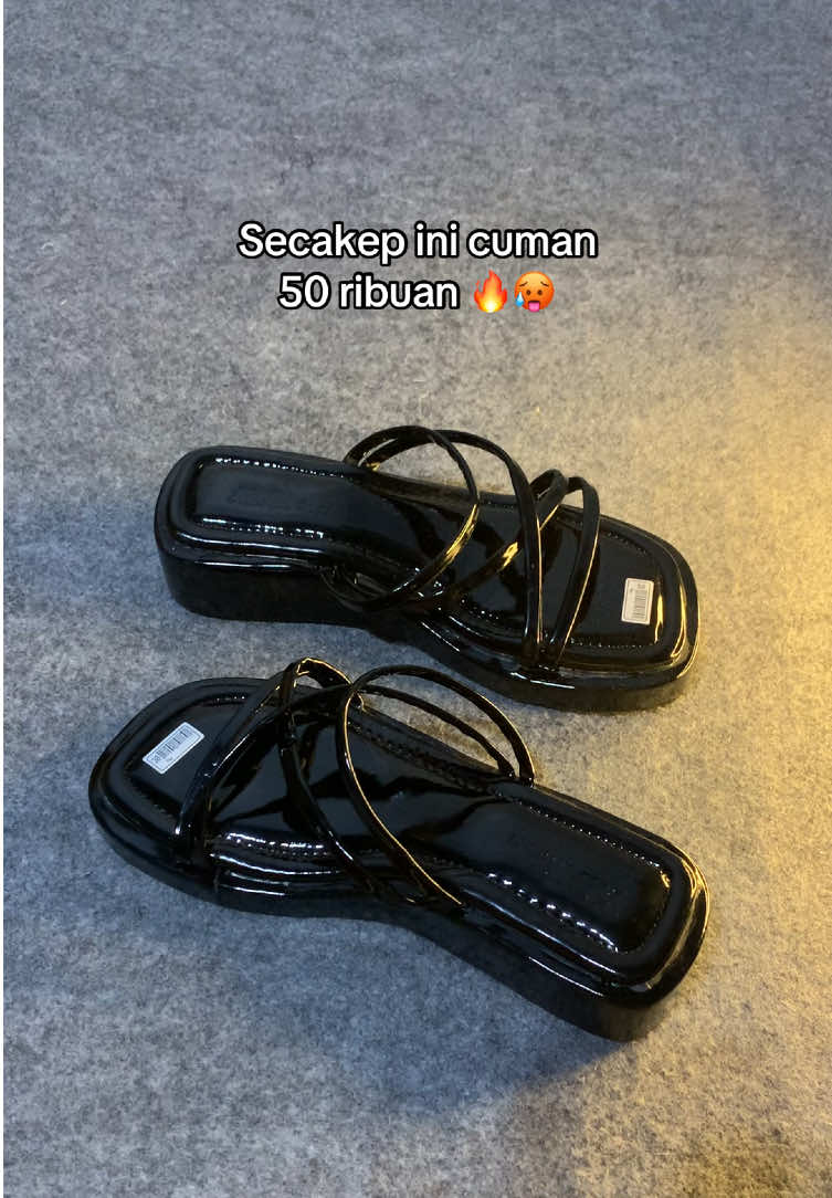 Yang tinggi nya sebotol yakult cobain pake ini nih 🫵🏻 #wedgesandals #wedgeswanita #sandalwanita #sandal 