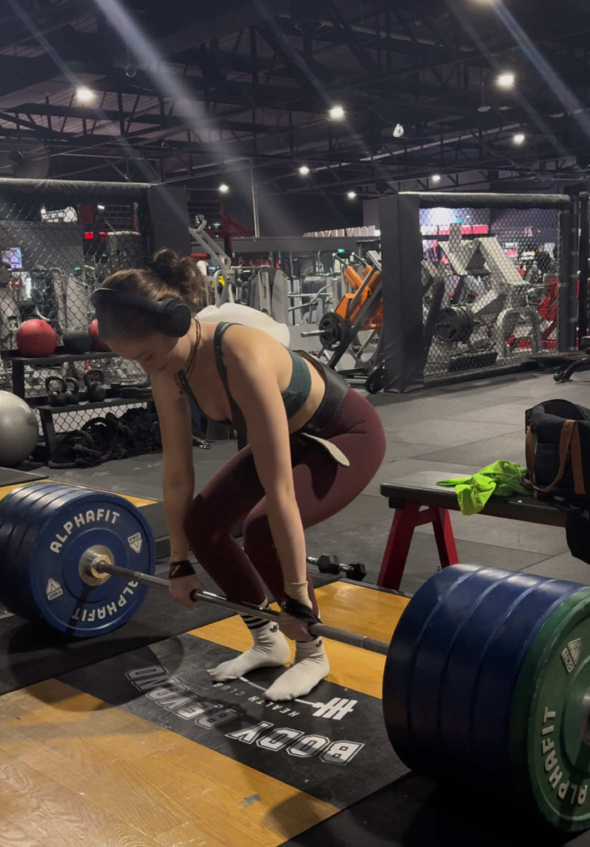 Lightweight 😎 #weightlifting #powerlifting #deadlift #musclemommy #bodybeyond #gym #gymgirl #GymTok #gymgirl #gymmotivation #pr #foryou #fyp #viral #meme 