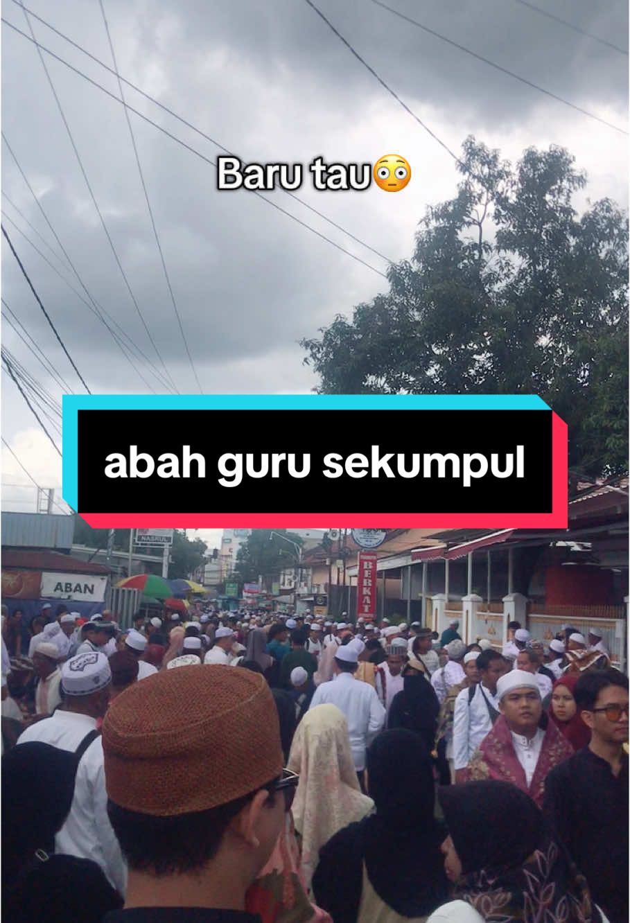 ada yang dibanjarmasin..? ternyata serame ini ya😭😳😳😳😳😳😳😳😳😳😳😳😳😳🙏🏻😳🙏🏻🙏🏻🙏🏻🙏🏻#muhammadmukhlis142 #mukhlis #fyp #xyzabc #haulabahgurusekumpul #banjarmasin #kalsel #lautanmanusia 