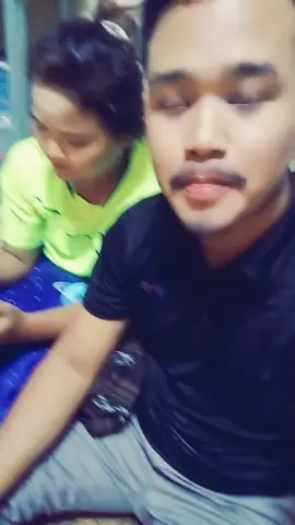 နှုပ်ခမ်းမွှေးနဲ့ ဘဲကြီးတွေက ချစ်တက်ပါတယ်