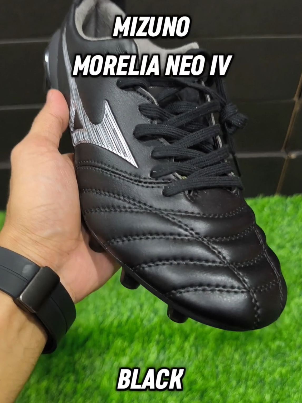 Mizuno Morelia Neo IV - Black. #distorecollection #kasutbola #kasutbolasepak #mizuno #kasutbolamizuno #mizunomorelianeo4