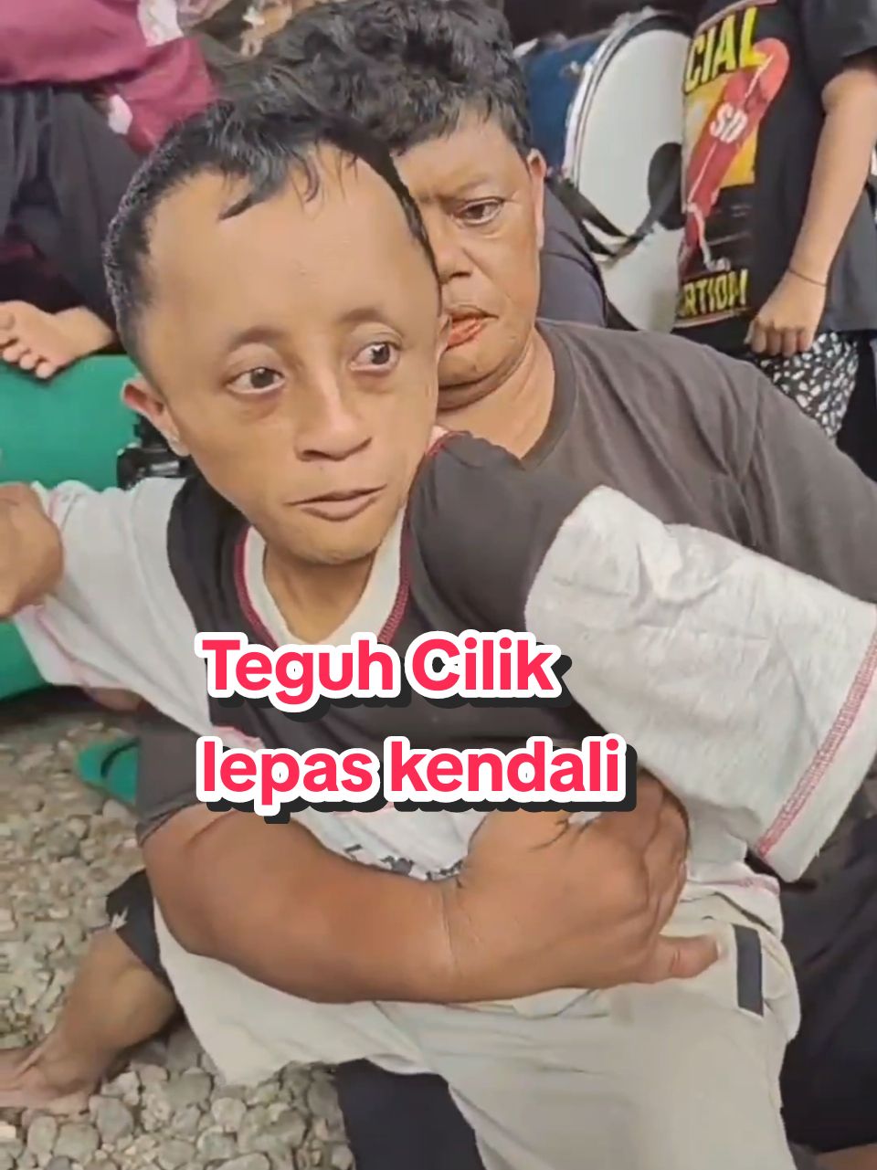 @Teguh Cilik Official ucul lepas kendali #jaranantiktok #ebegkebumen #ebegbanyumasan #kudalumping #jarankepang #jathilan #kudakepang #kesurupankudalumping  #mendhemebeg #ndadijaranan  #turonggomargobudoyo   #teguhcilik 