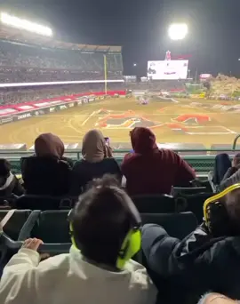 Abang issa nonton dengan Abang varro😍🥰#masyaallahtabarakkallah #indradjokosoetono #nikitawilly #issaxanderdjokosoetono #naelidrissadjokosoetono #teamnikitaindra #nwip #cutebaby 