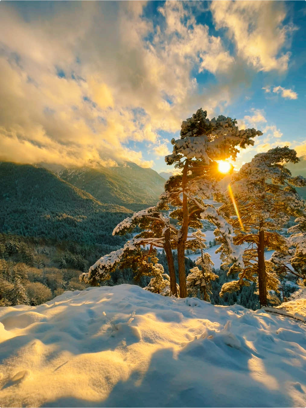 I feel home🏞️ #nature #real #dream #views #free #fyp #viral #sunset #summervibes #sonnenuntergang #Summer #warmersommer #hike #alps #mountains #scenery #mountain #explore #gorpcore #Hiking 