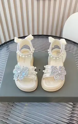Sandal anak kupu-kupu 🦋 super gemesss bgtt #sandalanak #sandalanaklucu #sandalanakmurah #ootdanakperempuan 