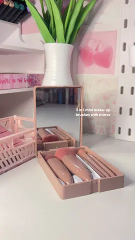 found this mini 5 in 1 make-up brush for only ₱50+!! 🎀 #makeupbrush #brush #makeupbrushset #brushset #makeupbrushes #brushes #brushesmakeup #girlies #fyp 