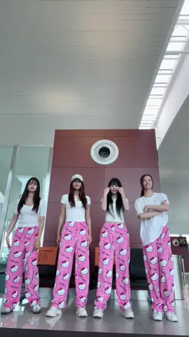 cutie pants 🤏🏻😜💖 #starbe #girlgroup #