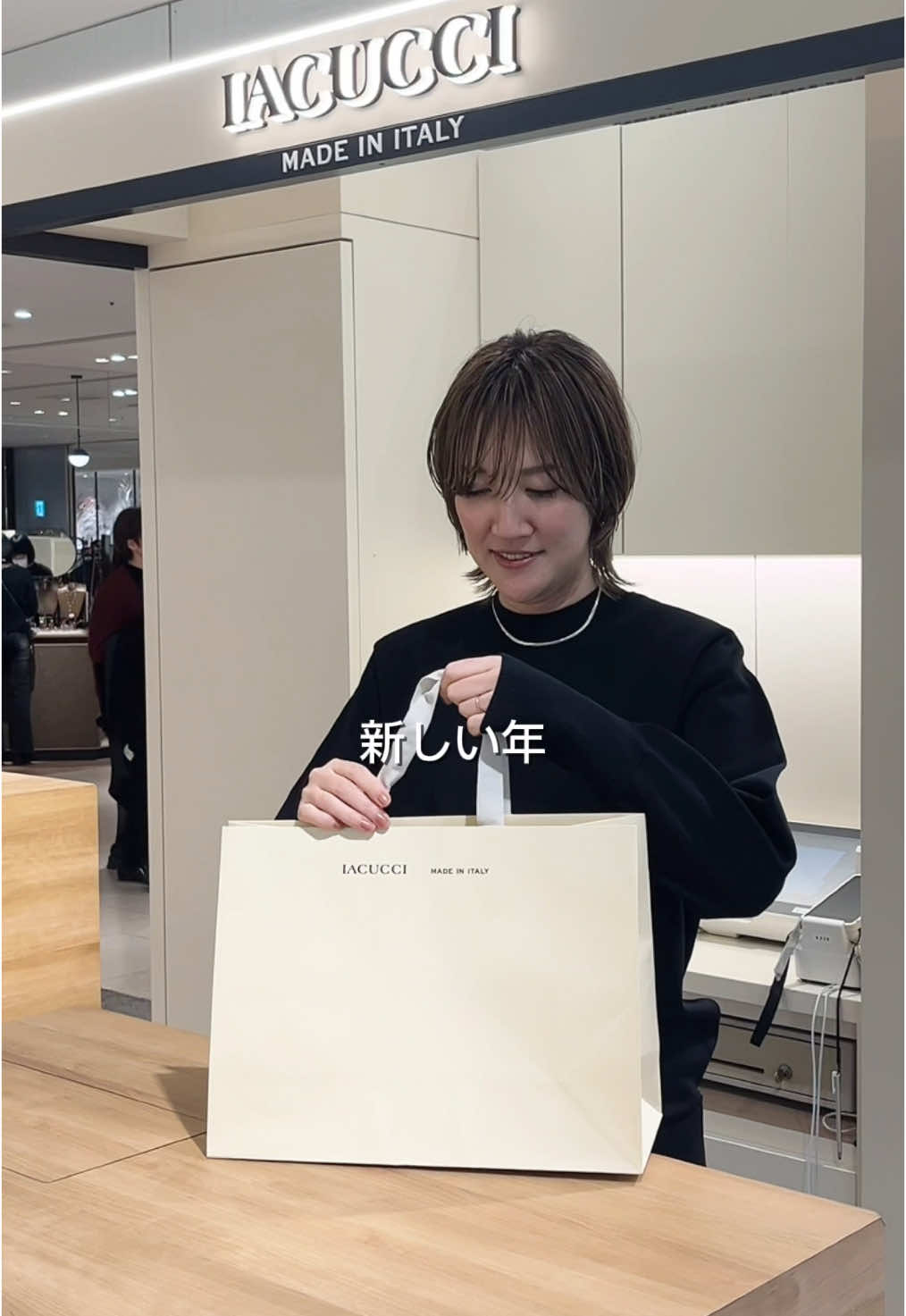 ＼冬のSALE開催中🛍️／ お気に入りを ゲットくださいね🎣 #iacucci #イアクッチ　#大人カジュアルコーデ #大人カジュアル  #40代ファッション #40代コーデ #レザーバッグ #バッグ #通勤バッグ