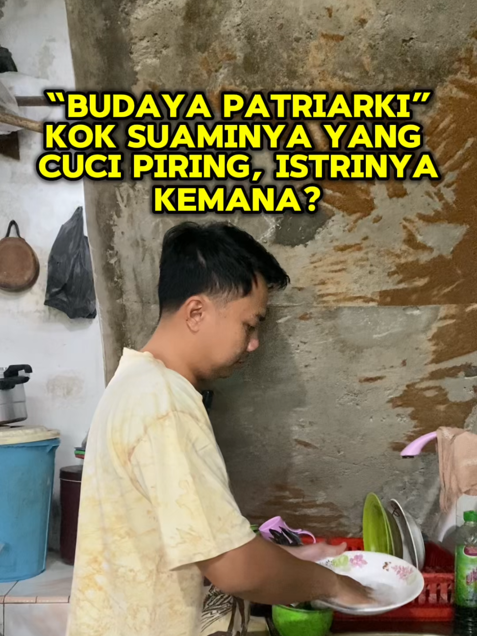 jaman sekarang masih banyak suami yg menganut budaya patriarki. suami ngerjain urusan rumah tangga dianggap tidak wajar#fypシ゚viral #fypage #konten #memeydian 