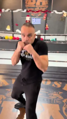 Don't just backpedal when your opponent is chasing you. You’ll end up stuck on the ropes. Use your side steps to change angles and get out. #papaiosif #boxing #family #boxingtraining #boxingforall #fyp #foryou 