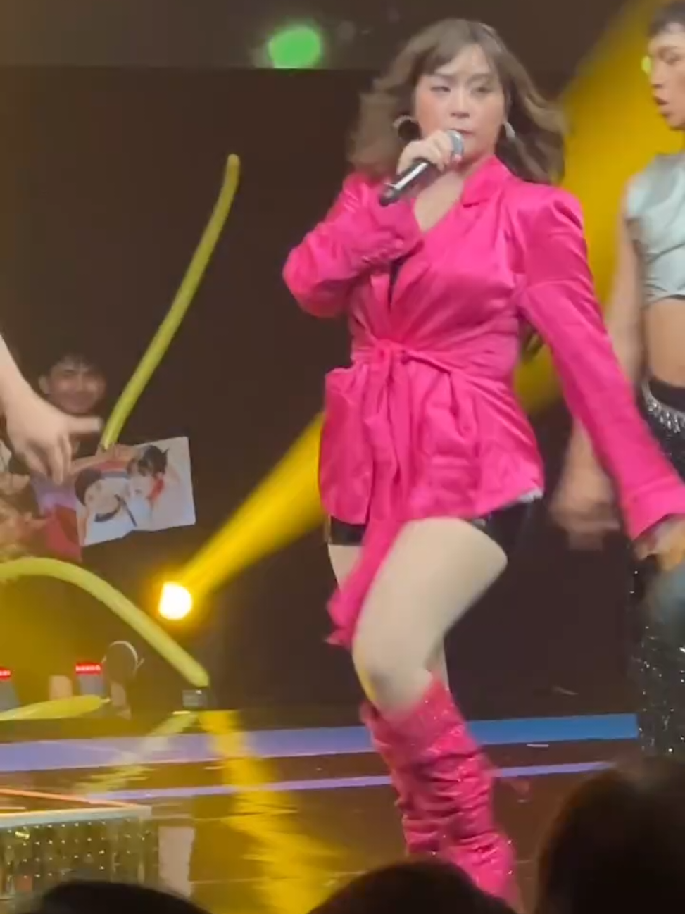 Jillian Ward is on fire with her performance in All Out Sundays stage 🔥🔥🔥 🎥Nelson Canlas  #jillianward #myilonggogirl  #michaelsager #gmanetwork   #starofthenewgen #fypシ゚viral 