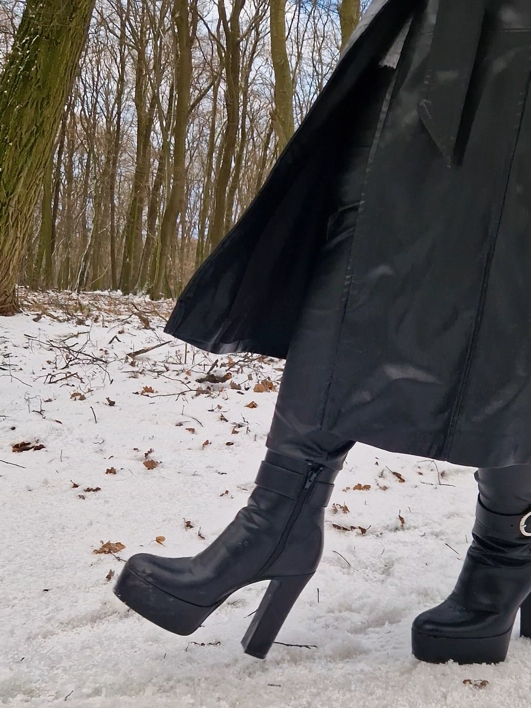 Snow Walk in High Heel Platform Boots! 😘❤️️ #highheels #highheelshoes #highheel #heels #boots #ankleboots #heelswalk #highheelslover #heelsshoes #shoe #snowwalk #leathercoat