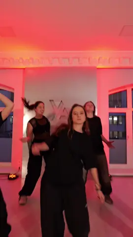 зібрала педагогів @Spravzhnya.studio на хіпхап тусовку🤙🏾  #dancer #dancers #choreography #hiphop #hiphopchoreography #dancevideo ##kendricklamar #squabbleup #kyiv #ua 