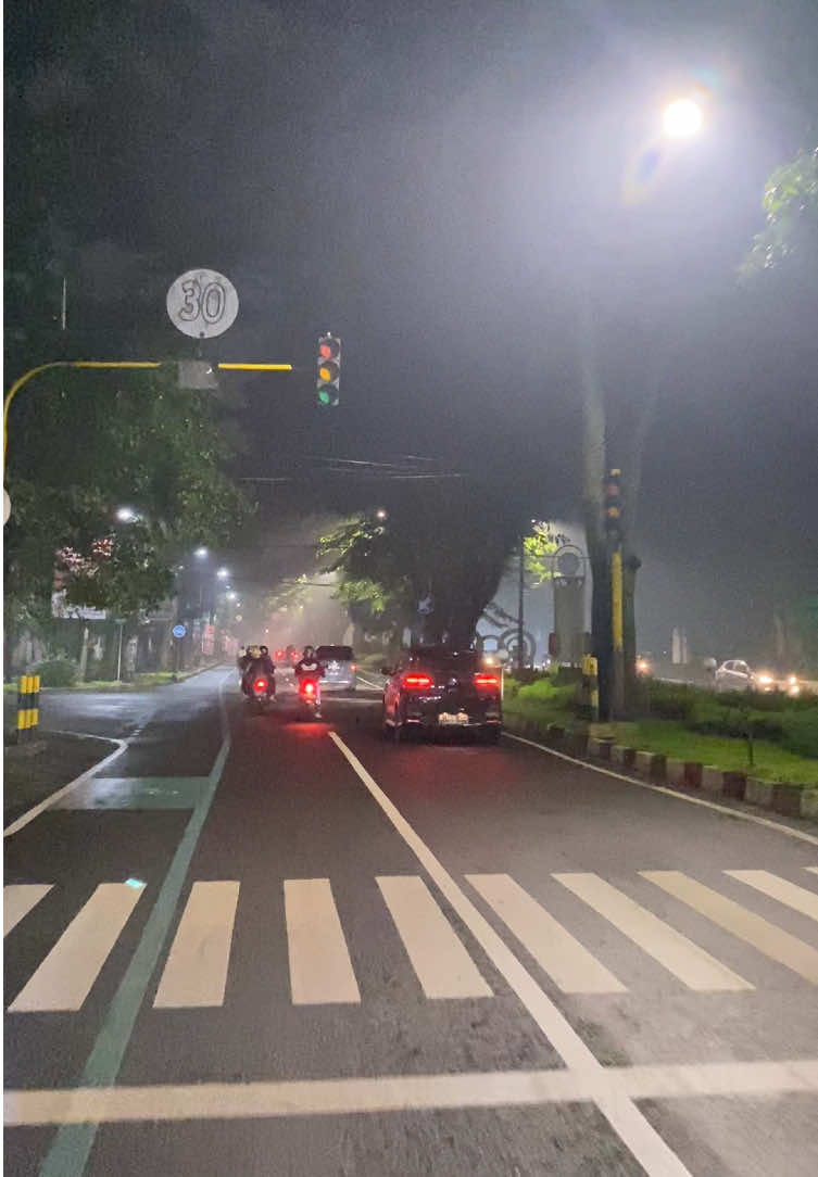 Obat tenang tanpa dosis🫶 #malang #veteran #kabut #afterrain #exploremalang #fyp #foryou #malangkota #fypシ #xyzbca #malanghits #4u #suhatmalang 