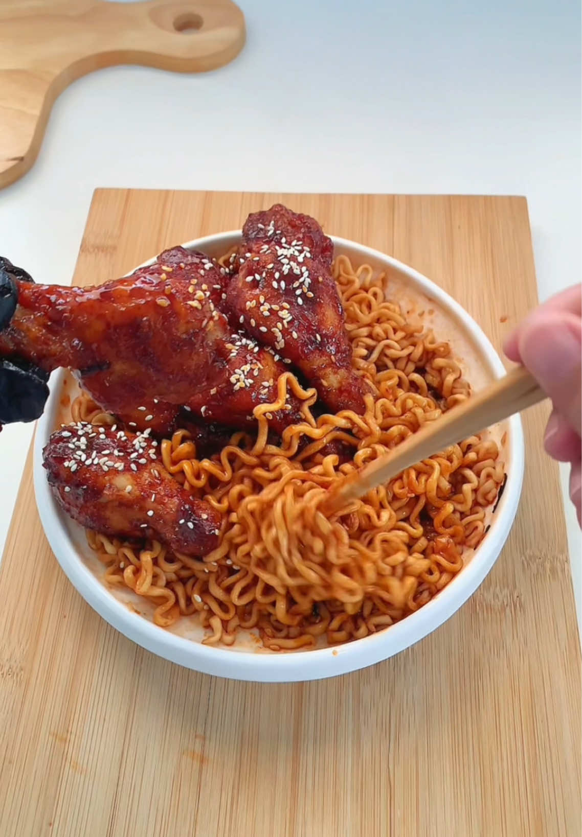 มาทำไก่ทอดเกาหลีกินกับมาม่าเผ็ดกัน😋  รสชาติกลมกล่อม เผ็ดหวานลงตัว  (เราเลือกซอสรสโคชูจังนะ) เค้ามีให้เลือก 3รสชาติ   เซตไก่ทอดเกาหลีจาก @Mr.K Kimchi  ในซองให้มาครบๆ แป้ง ผงหมักไก่  ซอส งา สะดวก   มาก #ไก่ทอดเกาหลี #โคชูจัง #ไก่ทอดซอสเกาหลี #ห้องครัวtiktok #มิสเตอร์เคป้ายยา