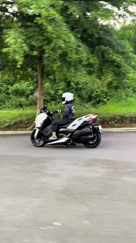Motornya kegedean ? Santuyy 🤏🏻 🤏🏻 #xmax #xmaxดิว่ะ #xmax300 