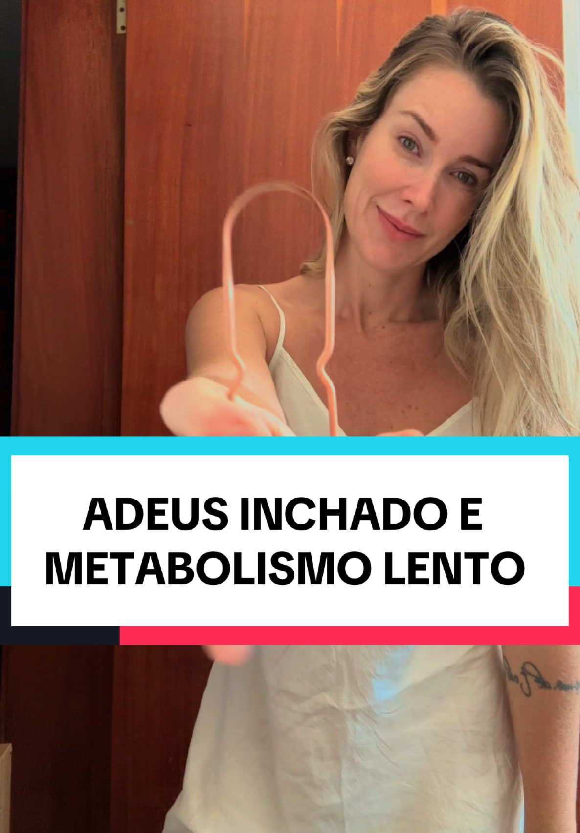 Seu Metabolismo é lento e vive inchada ? SEM FALAR no intestino preguiçoso ?!  Essas 2 regras - 1 saiu do colchão, litrão de água na mão  e pegou a garrafa , mete para dentro 12 golão !!  São básicas abençoadas , tipo lei .  #agua #desidratada #inchada #metabolismolento #intestinopreso #fyyyy #fyyyyyyyyyyyyyyyy 