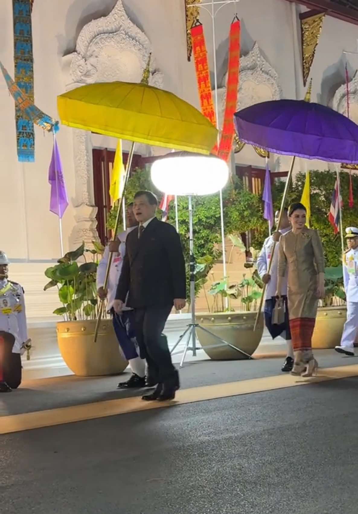 พระบาทสมเด็จพระเจ้าอยู่หัว สมเด็จพระนางเจ้า เสด็จวัดเจดีย์หลวงจังหวัดเชียงใหม่ วันที่ 5 มกราคม 2568 #ราชวงศ์จักรี #รัชกาลที่10 #พระบาทสมเด็จพระเจ้าอยู่หัว #พระวชิรเกล้าเจ้าอยู่หัว #สมเด็จพระนางเจ้าสุทิดา #เชียงใหม่ #วัดเจดีย์หลวงเชียงใหม่ 