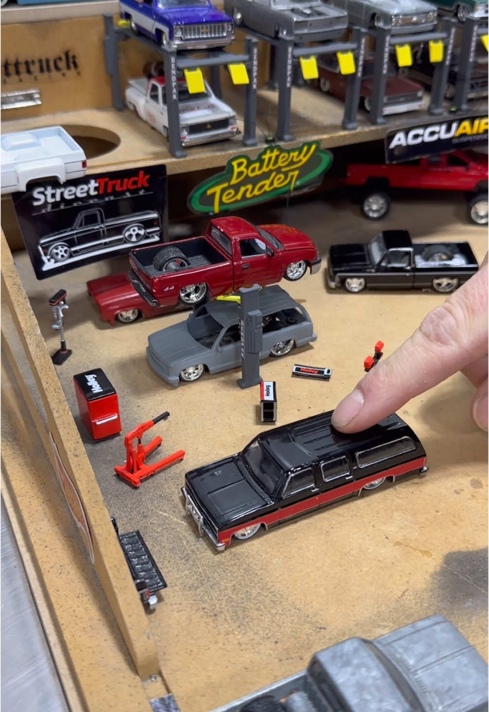New @Holley Performance Brands shop tools from @GreenLight Collectibles 🧰  I like the red and black 🙂 #shoptools #tools #holleyperformance #diecast 