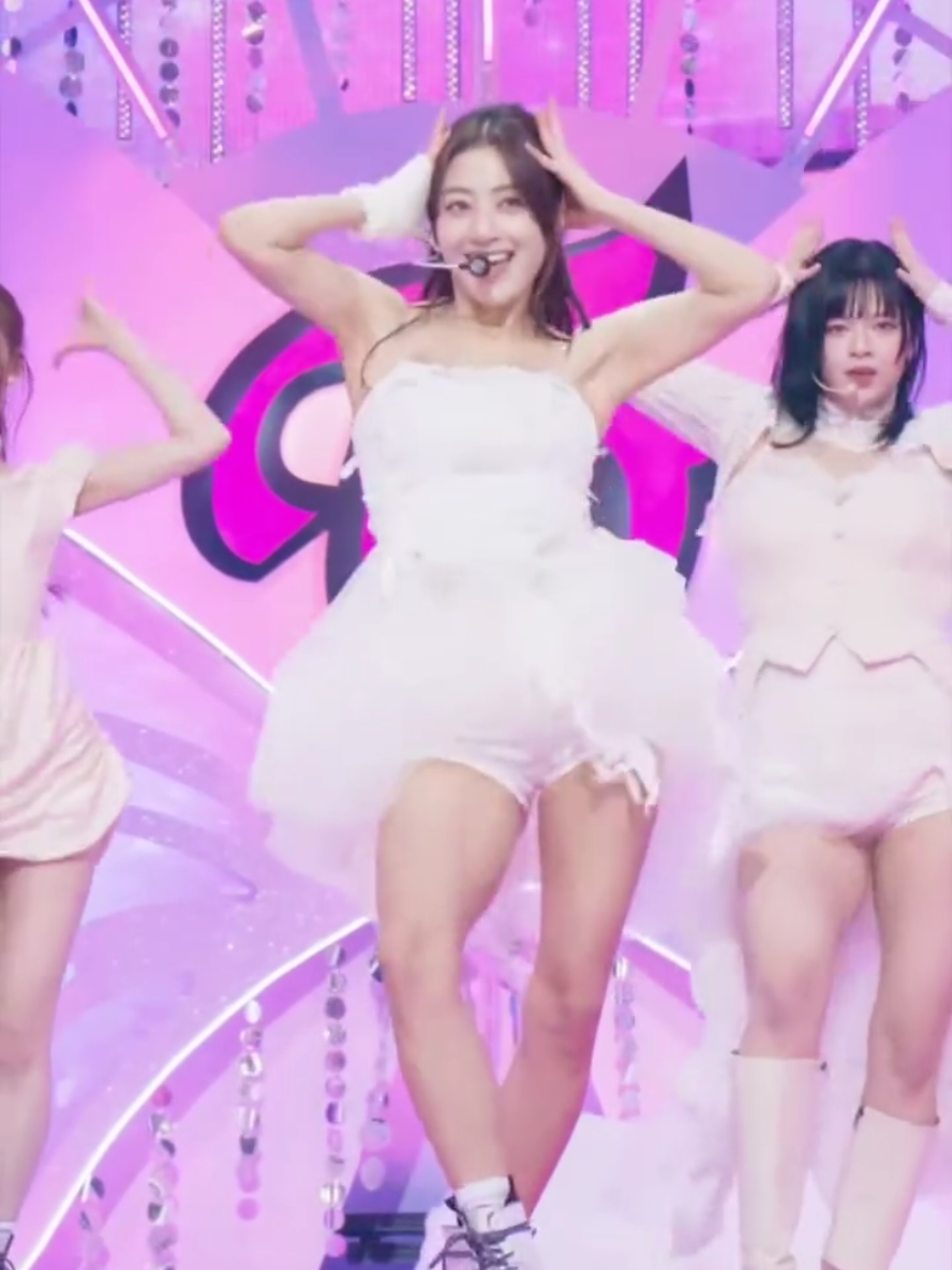 Jihyo One Spark 💖 #TWICE #트와이스 #あなたのために #당신을위한 #parati #foryou #nationsgirlgroup #twicexonceforever #twiceforever #fancam #jihyo #onespark #performance #actuaciones #twiceonespark #twicejihyo #jihyoonespark 