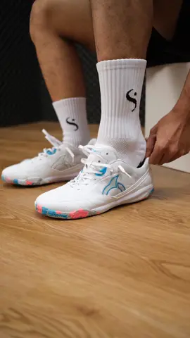 Auto bikin fitting dan tampilan lo jadi lebih maksimal nih sob! 🤩✨ (Ortuseight Jogosala Crusher V2) Buruan amanin size lo sekarang sob! 🙌🏻 Rekomendasi posisi : pivot  Tipe sepatu : wide  Berat sepatu (size 40) : 193 gram⁣⁣⁣⁣⁣⁣⁣⁣⁣⁣⁣⁣⁣⁣⁣ #sepatuoriginal #sepatubolaoriginal #sepatufutsaloriginal #ortuseight #asmr #pakaisepatu #belidisportiid #orderdisportiidaja #sportiidkiblatsportsangjuara #sportiid 