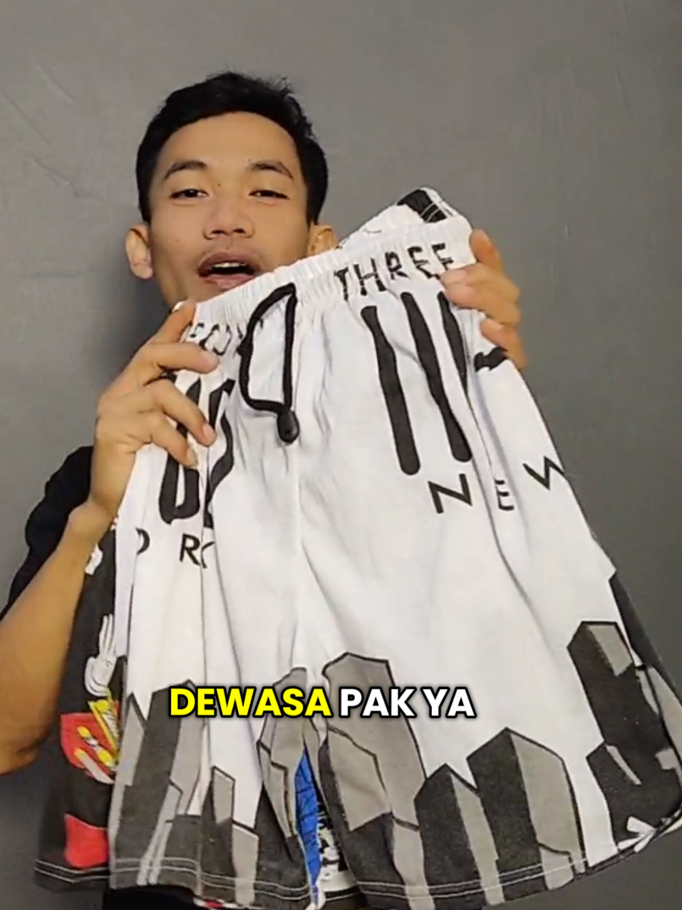 Membalas @aqillaunyue.putrasilahkan beli celana boxernya ya harganya murah dapat 5 celana boxer sekaligus warna random bahan enak dipake #cepanboxer #boxerpria #celanpendek #celanapria 