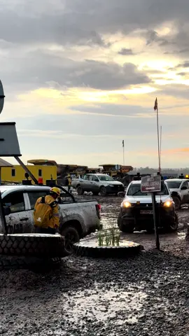 Hujan + Senja Sore ini👷🧠🫀🔥🌧️ #fyp #foryou #trending #fypシ #tambanghitz #tambangbatubara #storytambang #anaktambang #tambang #batubara #pekerjatambang #kalimantan #komatsu #alatberat #storytambangbatubara #status #rain 