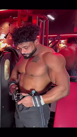 Properly fastened a weight lifting belt can keep you safe from the injuries ✅ Read captions 👇 Transform your body in 8 weeks with our Ultimate Shred Program! 💪 Plus, get exclusive bonuses to supercharge your results. More details: link in my bio! ⬆️ #sports #GymTok #gymmotivation #Fitness #workout  #viralvideo #viral #bodybuilding #bodybuilder #usa🇺🇸 #canada🇨🇦 #america #europe #england #usa_tiktok