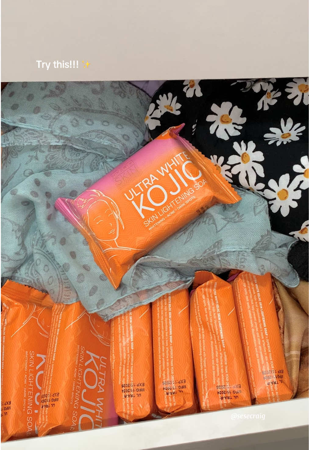 Why no one talking bout this soap?? 🥹🧡 magglow up tayo dito miii! para talaga siyang kojle san pati yung amoy, texture & very effective pangpaputi makikita mo magbabalat talaga after days of using ❤️ #whitening #skinlighteningsoap #whiteningsoap #kojic #kojicacidsoap #kojicsoap #hikariultrawhite #hikariultrawhitesoap #hikarisoap #bestwhitening #bestwhiteningsoap #tiktokhaul #tiktokwhitening #tiktokfinds #glowingtips #glowingskin #tiktokbudol #bestpurchase #whiteningsoaprecommendation #musthave #GlowUp #skincare #bodycare #fyp #foryou