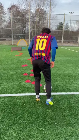 CRAZY footwork drill🔥to improve dribbling #footballskills #football #skills #skill #soccerskills #technqiue #footwork 