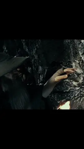 Mithril, leve como a pena e duro como escamas de dragões. #thelordoftherings #senhordosaneis #bilbo #gandalf 