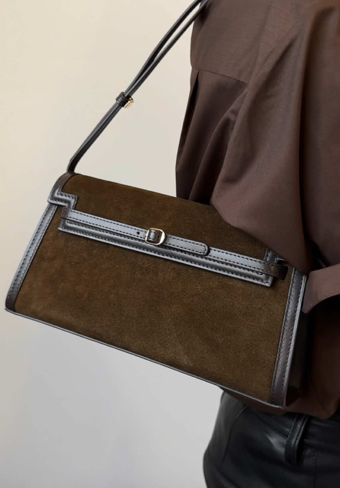 Luxury in every detail: Unboxing the Truffle Suede Shoulder Bag 🤎#VERAFIED #verafiedbag #shoulderbag #suedebag #fyp #asmr 