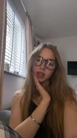 I have no makeup on 😭 #uk #snowday #blonde #spec 