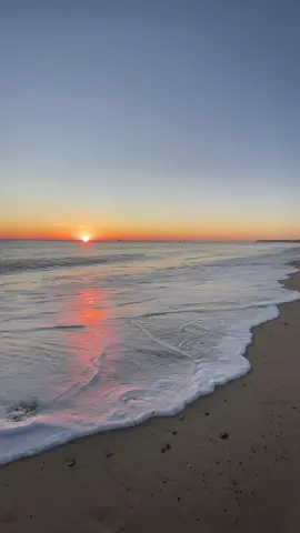 #fyp #foryou #foryoupage #sunset #clearskies #sky #summervibes #sunrise #MentalHealth #beach #ocean 