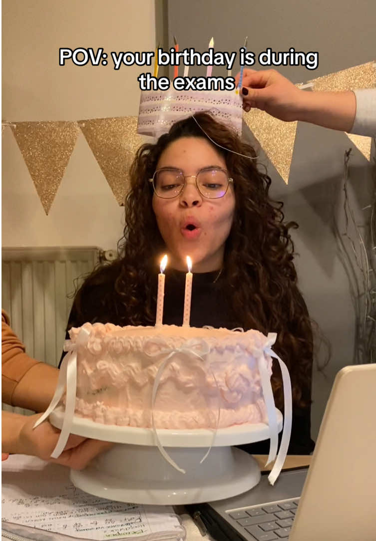 Same story every year 🥲  #fyp #UAntwerpen #birthday #exams #students #cake #blok #examens 