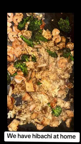 We got hibachi at home . #quickrecipes #foodi #chicken #shrimp #athome #chefsoftiktok #takeout #kroger #meijer #aldifinds 