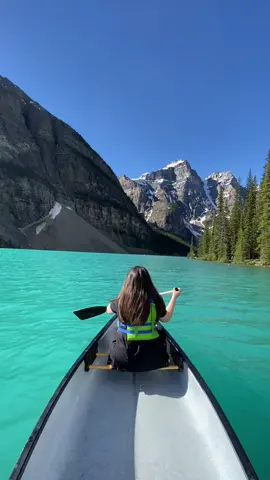 Moraine Lake 💙  #morainelake #banff #banffnationalpark #canada #alberta #canadianrockies #banffcanada #lake #mountains #water #Outdoors #travel #traveltiktok 