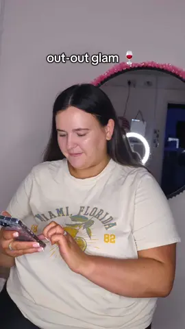 disclaimer: I love all Niamh Smyth's/smiths on my rooster 💅🏼😂❤️❤️ absolutely loved this glam over Christmas szn ✨ #muaireland #makeupartistarmagh #fullglam #makeupartist #mua #makeover #makeup #foryou #fyp #foryoupage