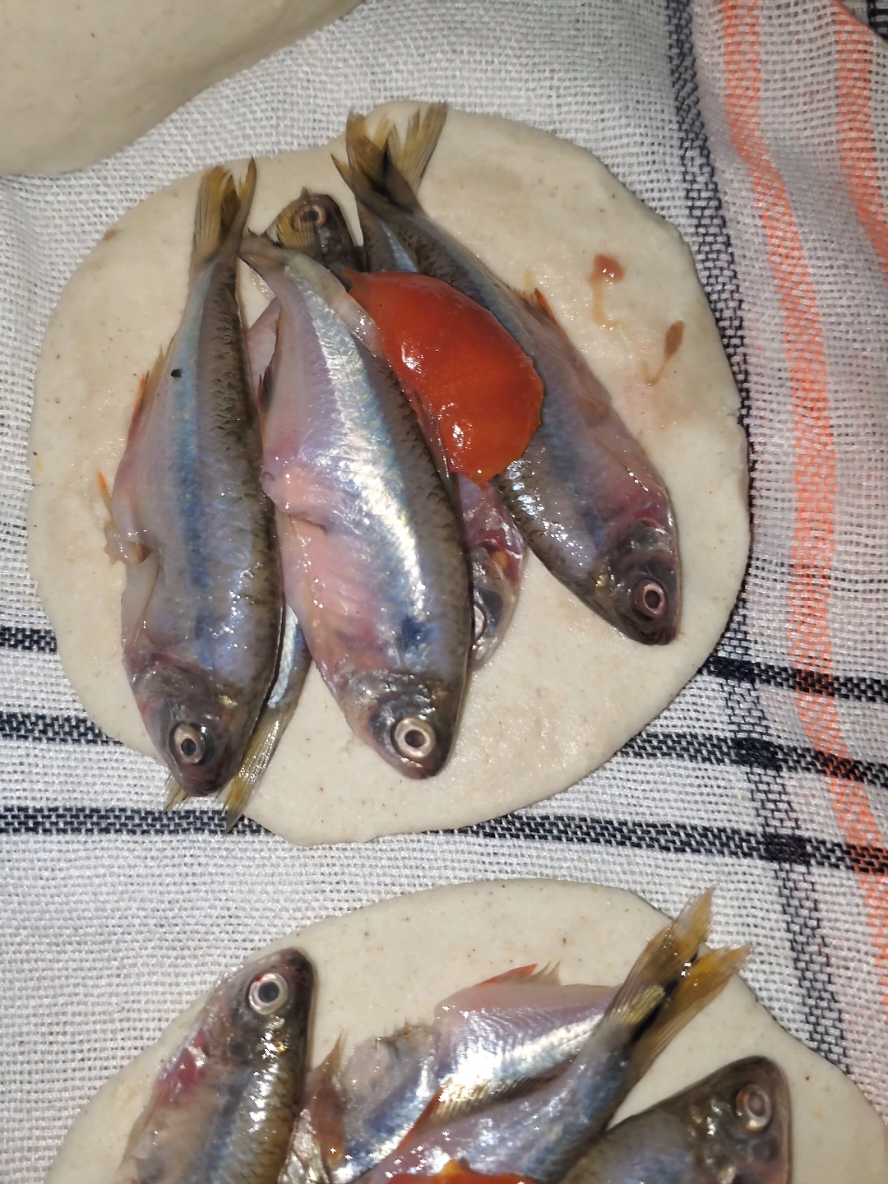 Pupusas de pescaditas en casa receta salvadoreña #ElSalvador #choteando503 