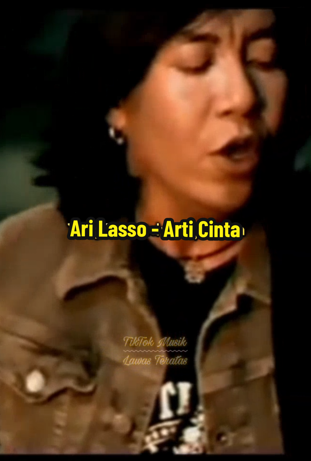 𝘼𝙧𝙞 𝙇𝙖𝙨𝙨𝙤 - 𝘼𝙧𝙩𝙞 𝘾𝙞𝙣𝙩𝙖 (2004) #AriLasso #ArtiCinta #lagu2004 #2004 #lirikmusik #kenangan #memorable #reviewmusik #musiklawasteratas 