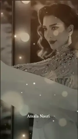 وْرجعت أجمع غلا لسنين وتِـمَـلّاني الَـوَلـَه يـا ليـن حضنت الصورة وإنطَبعَت ملامـح وجهـِك بْـصدري #اصاله_نصري #الصوره #اصاله 