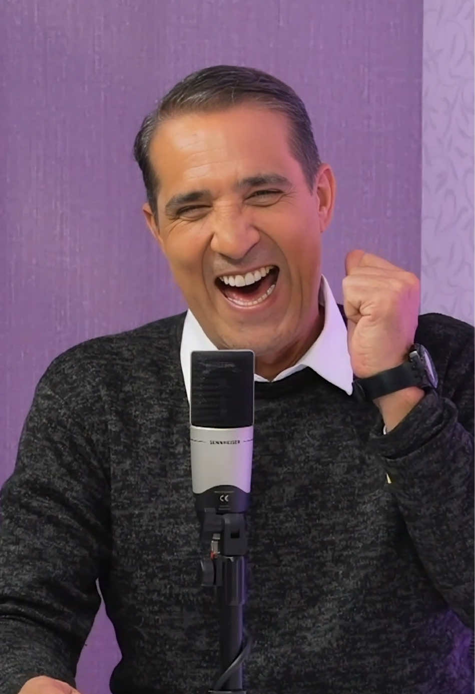 Que es lo más importante para ti al buscar pareja?      1- Compañía  2- Afecto 3- Ambiciones 4- sexualidad  Aquí Rolando nos deja entender que es lo más fundamental para el. Si no has visto este episodio te invitamos a que visites nuestro canal de Youtube.  @gizelmobayed  #PodcastTodoEstáEscrito #Youtube #Rolandopadilla #TEE 