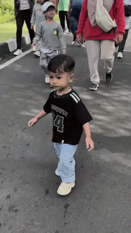 #CapCut #celanaanak #celanaanakcowok #jeansanak #bajuanak #kaosanak #ootdanak #outfitanak #fypシ 