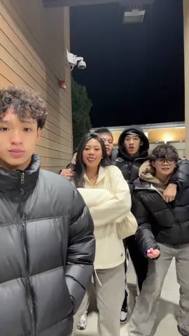 LA LA LA 🗣️ #fyp #dance #blowthisup #viralvideo #friendgroup #trending 