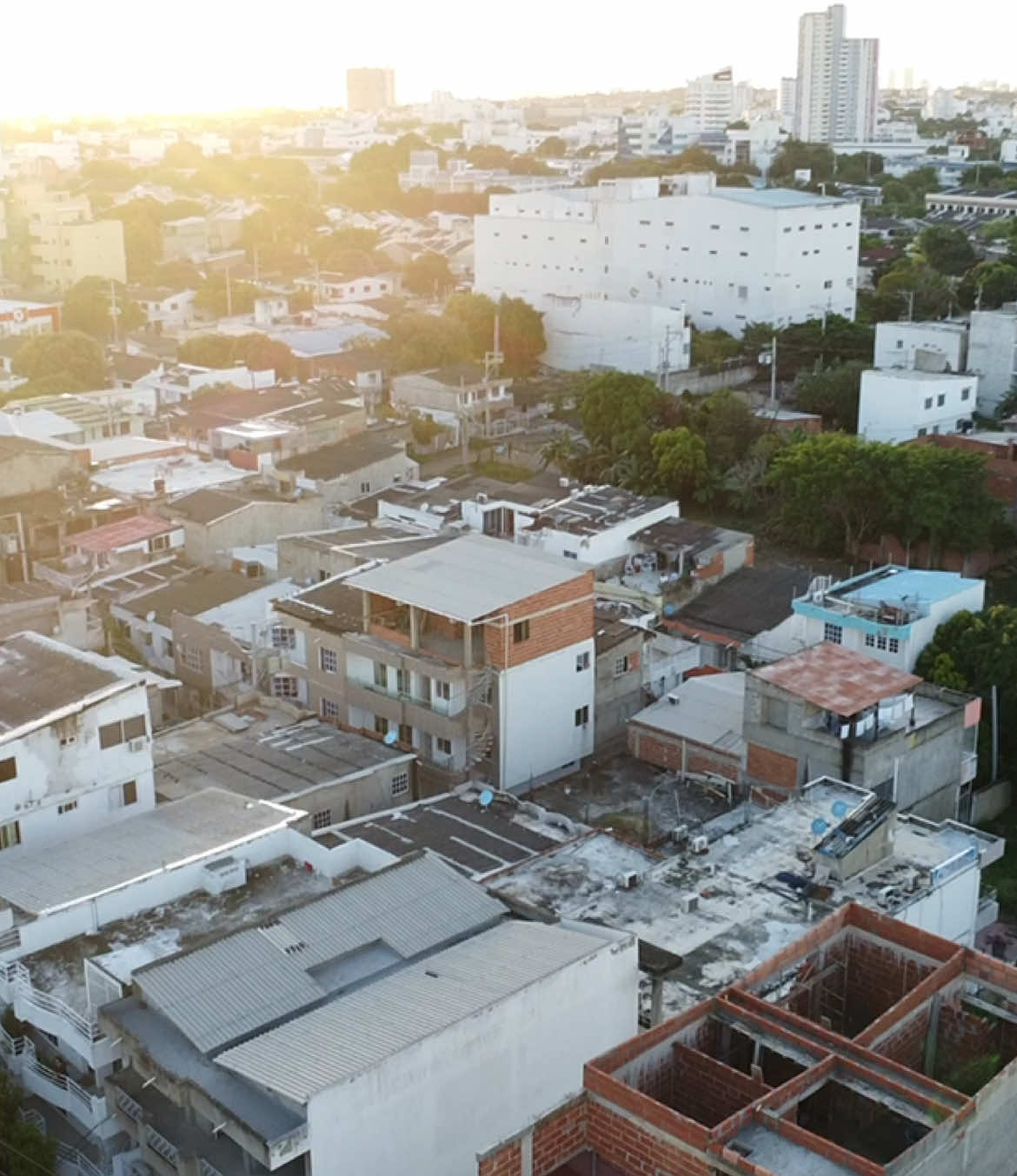 Quería chismosear a los vecinos pero me pillaron🙈🙈🙈  Si eres buen cartagenero dime cuál es esta zona de la ciudad 🏙️ #cartagenadeindias🇨🇴 #cartagenero #chisme 