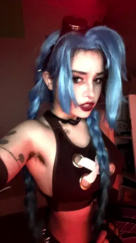 guess who’s back🕺#jinxarcane #jinx #arcane #cosplay 
