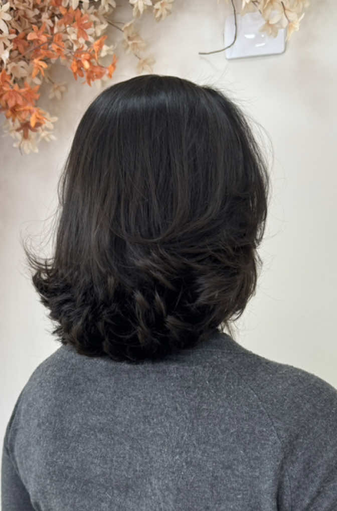 Mais alguém ama corte médio em camadas com muita texturização? #corte #cortefeminino #corterepicad #cortetexturizado #shortbob 