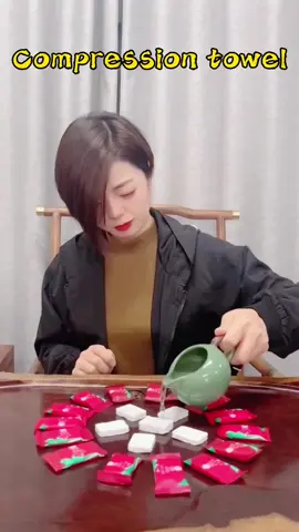 If you don't want to use hotel towels when traveling on business, you can use this disposable compressed towel, which is small in size, easy to carry, and can be used by soaking it in water.#Disposable compressed towel#Essential for business trips